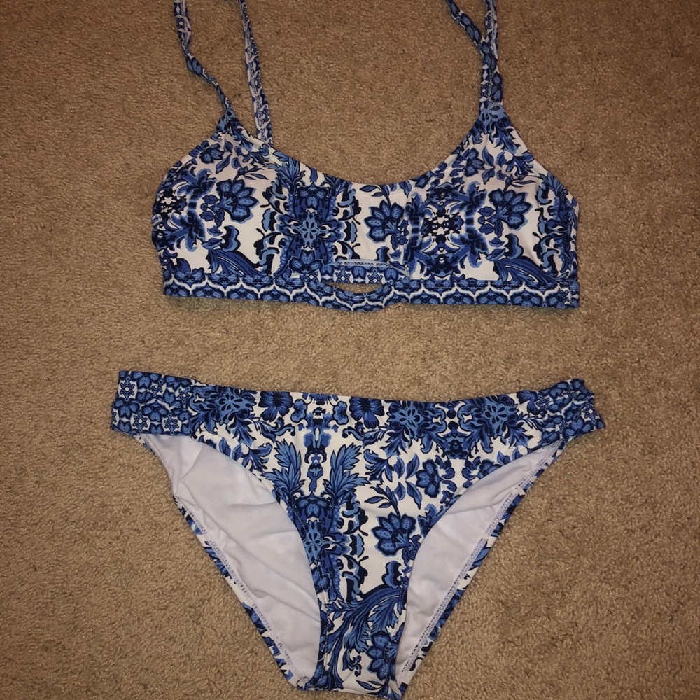 blue and white bikini set!